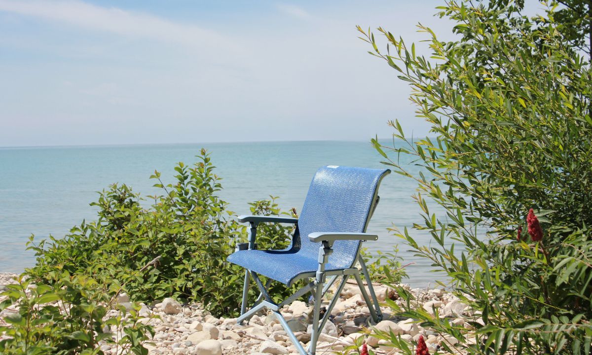 Yeti Trailblazer Chair along Lake Huron shoreline, photo by FavReviews.com