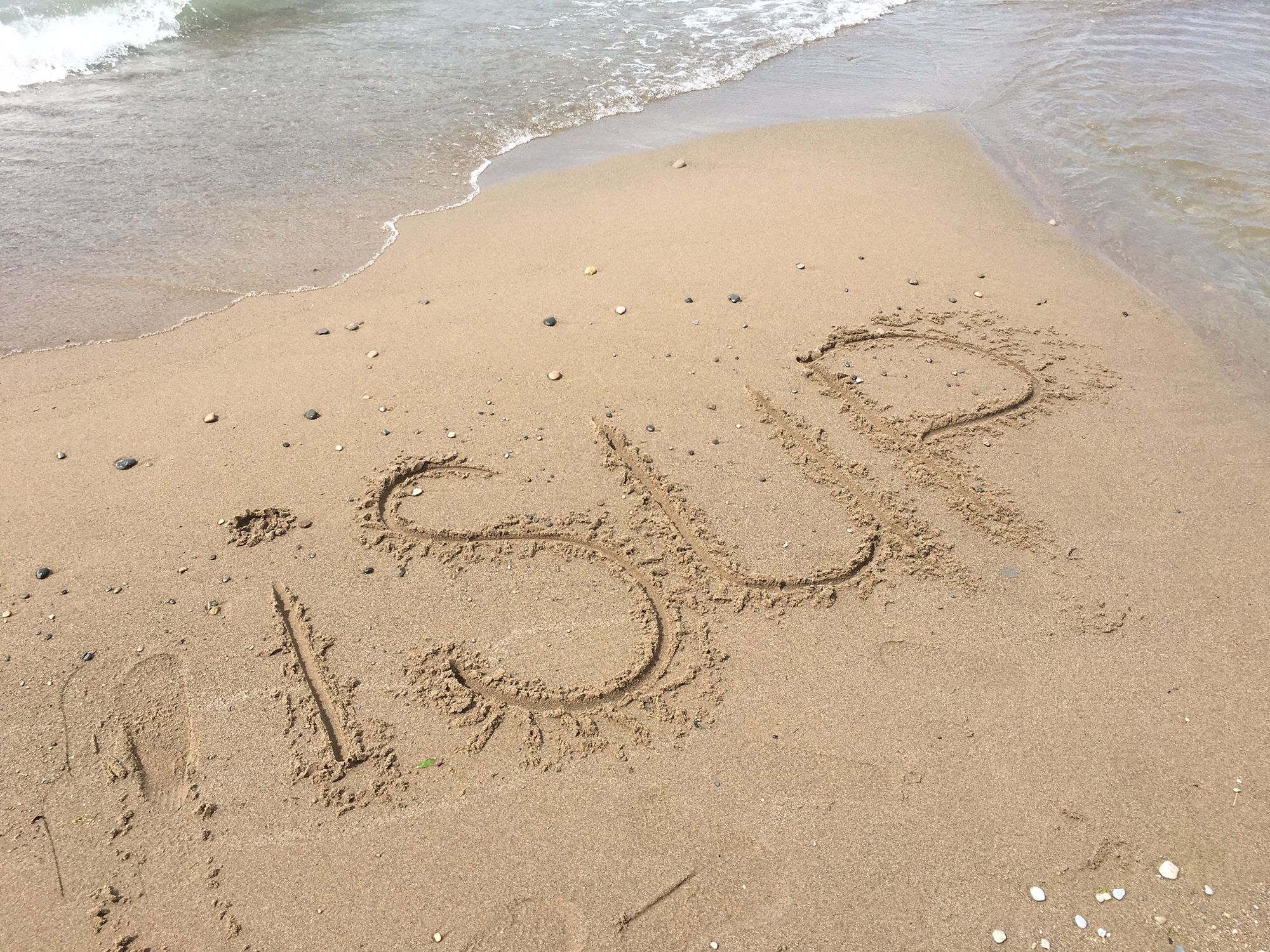 iSUP written in the sand at the beach