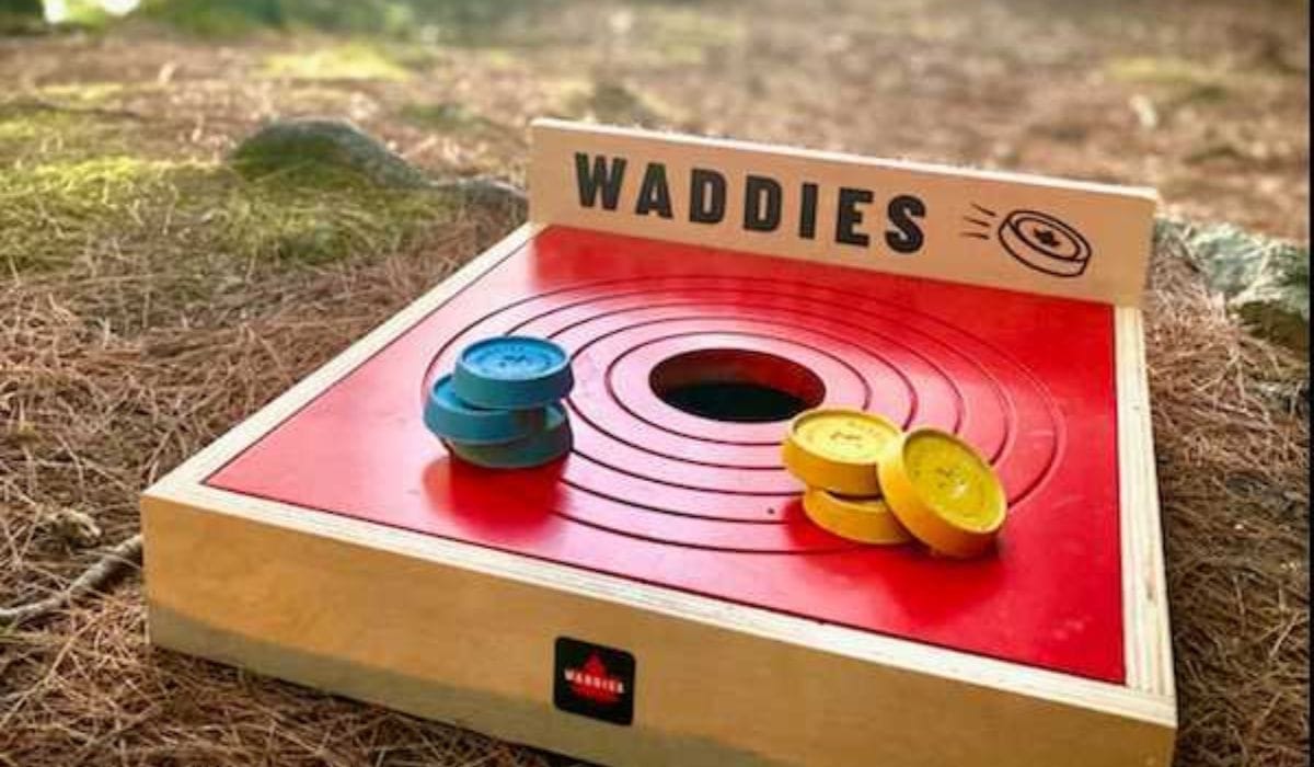 Waddies Board and six Waddies pucks
