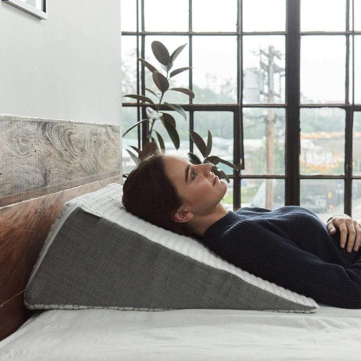 Rise to Comfort: Benefits of a Wedge Pillow for Superior Slumber and Health Benefits!